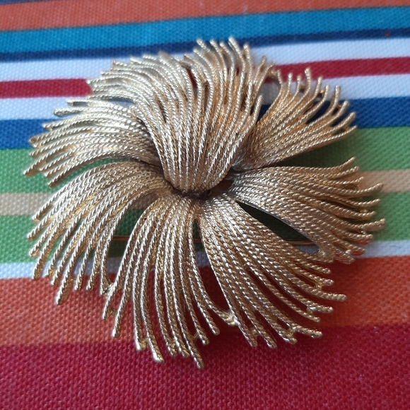 MONET BROOCH - Picture 3 of 7